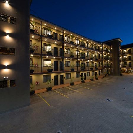 Speke Apartments Kitante Kampala Esterno foto