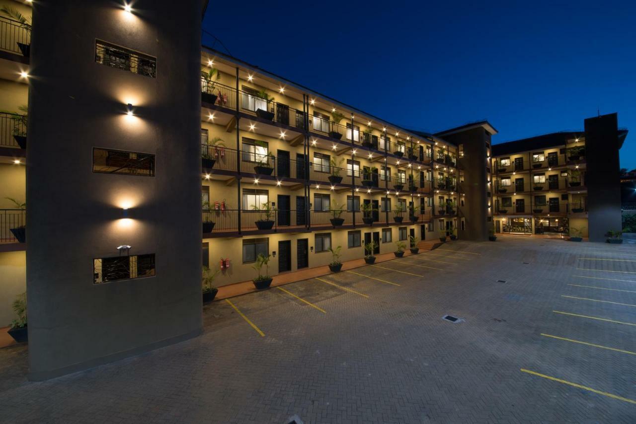 Speke Apartments Kitante Kampala Esterno foto